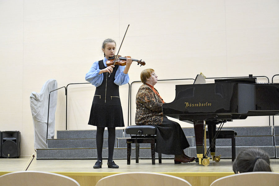  Академический концерт у скрипачей